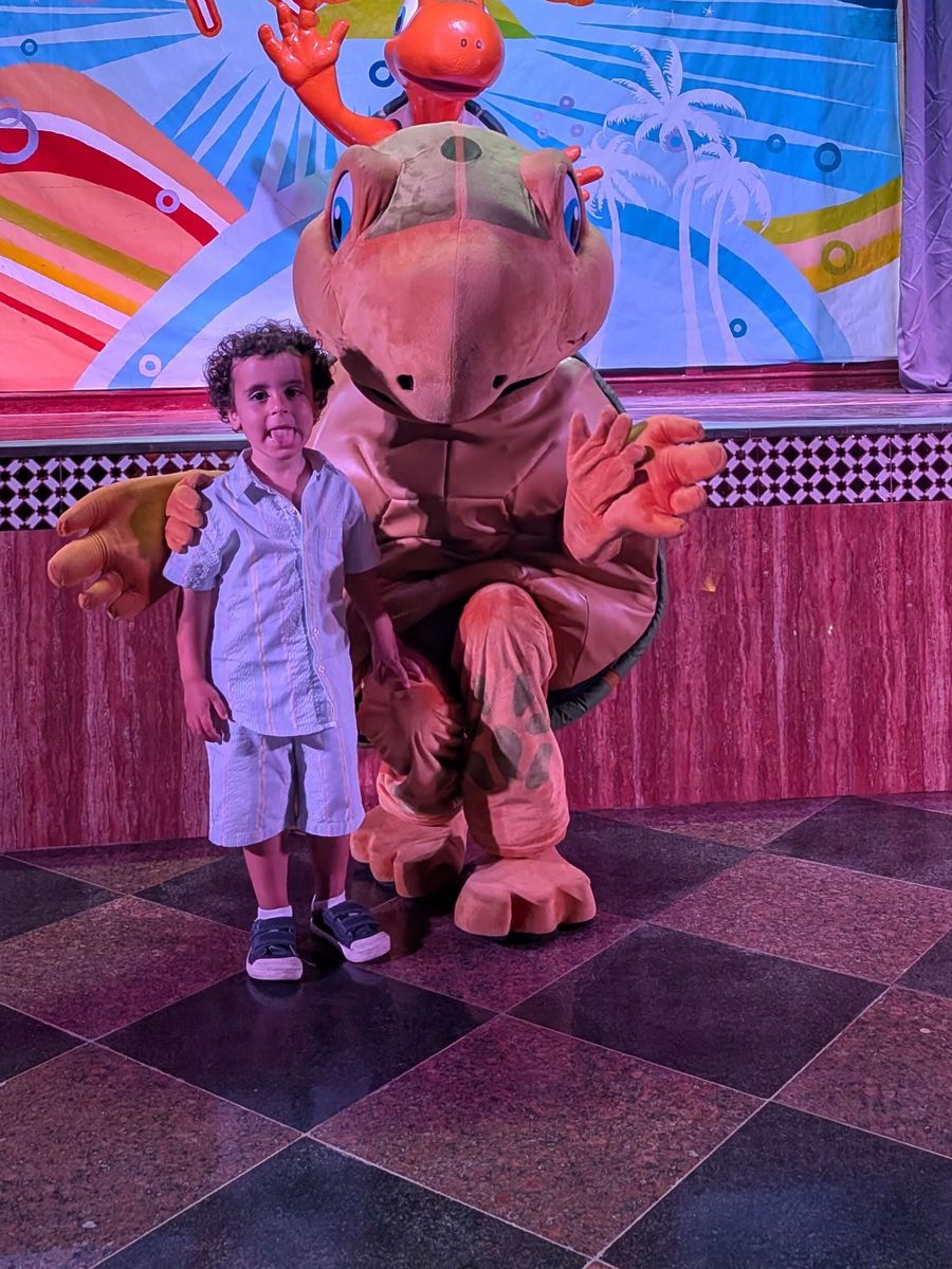 O Frederico com uma tartaruga