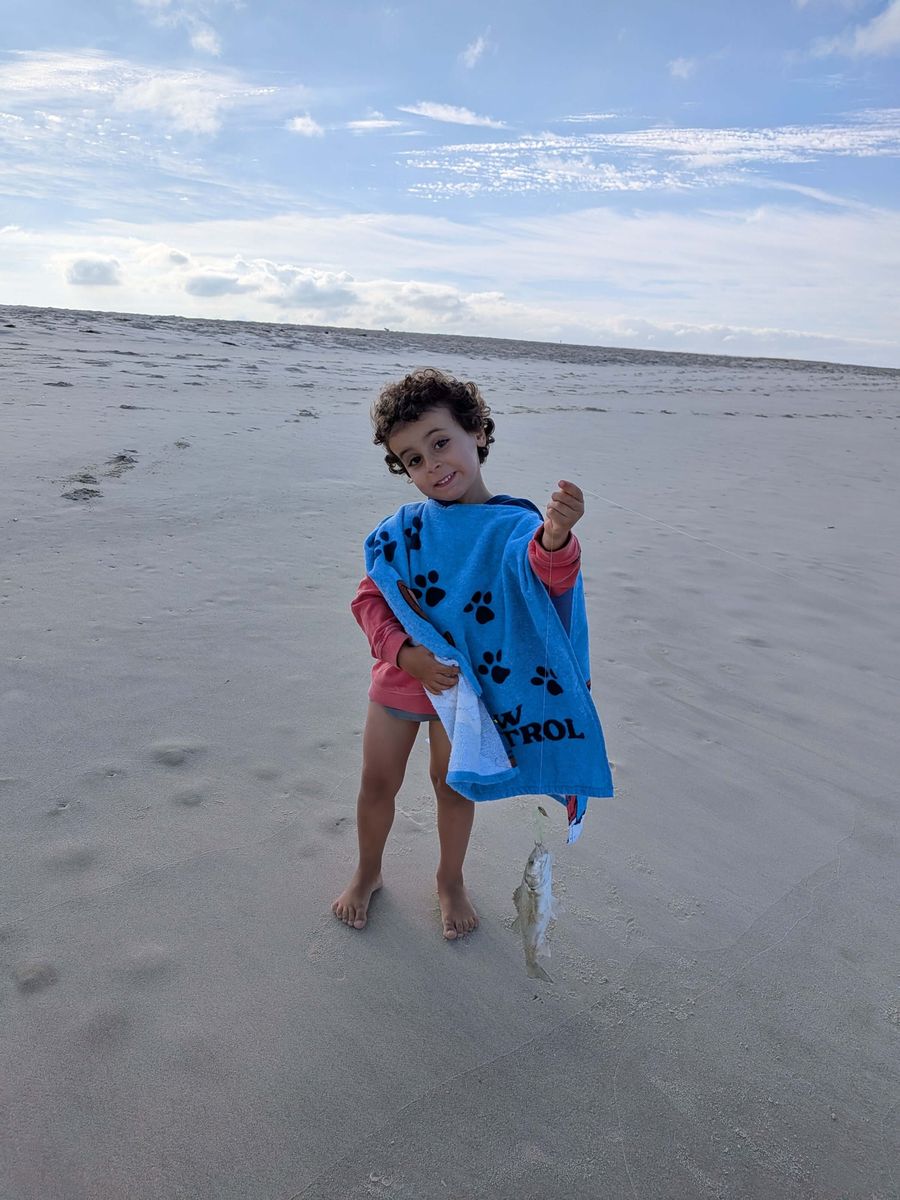 O Frederico a apanhar um peixe